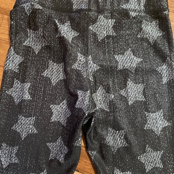 Terez star Capri length leggings, size M, EUC - Picture 6 of 6